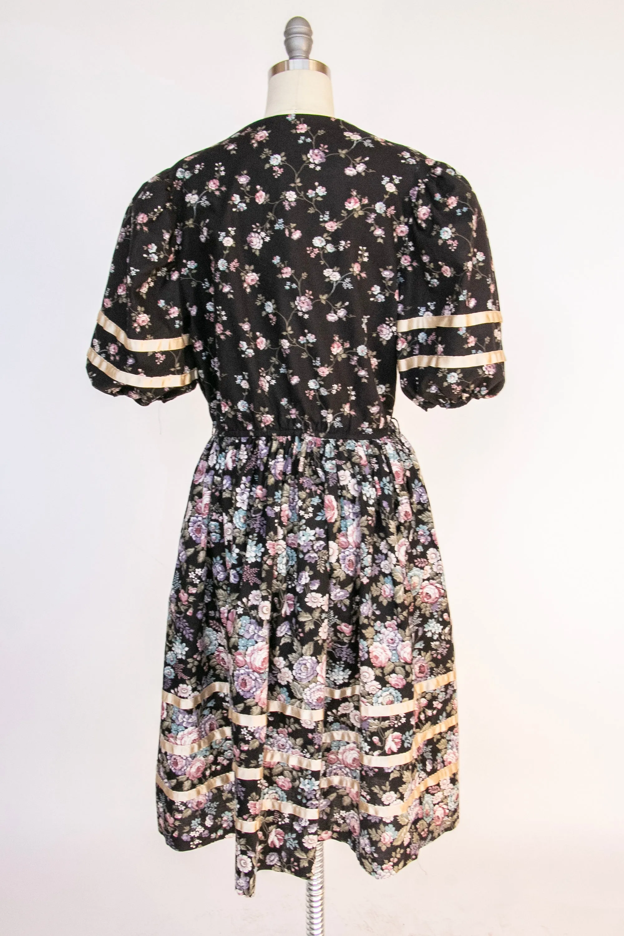 1970s Shirtwaist Dress Dark Floral Cotton Full Skirt L / XL