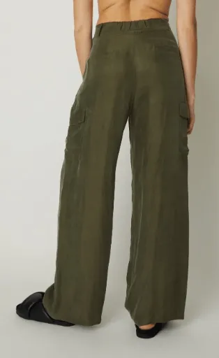 JS71 Tia Pants in Army Green